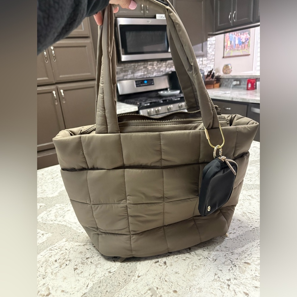 Lululemon quilted  grid tote bag 12L
